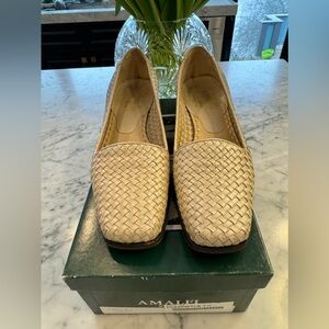 Amalfi by Rangoni woven leather pumps in shimmering cream. Ladies 7B.